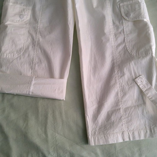 Sarah women's capri pants used, size 8 (S-M), white