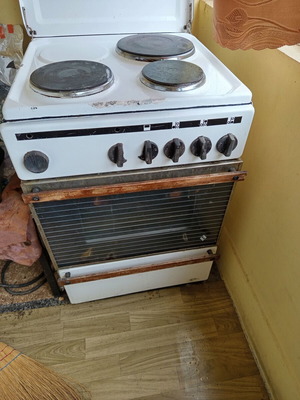 Stove used, burners work, oven heats slowly