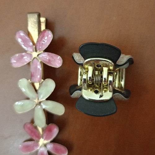 Hair Accessories Set with Flower Clips and Mini Rhinestone Clip like new