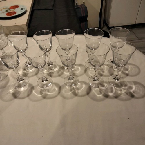 Wine glasses stemmed, like new, pack of 10
