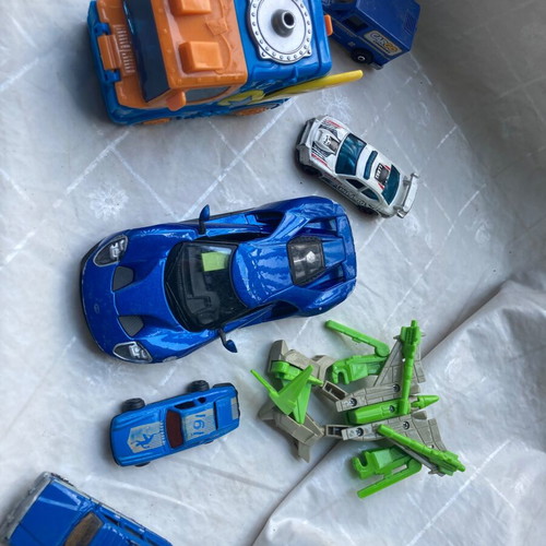 Toy airplanes and cars like new, with figures and remote control