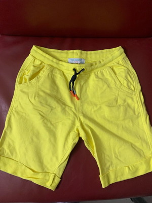 Boboli yellow bermuda like new with drawstring for 10 years old