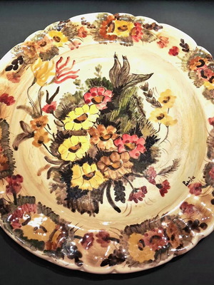 Vintage floral κεραμικό πιάτο σαν καινούργιο, χειροποίητη ελληνική λαϊκή τέχνη