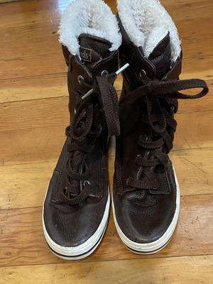 Keds μποτάκια sneakers καφέ δερμάτινα μεταχειρισμένα, νούμερο 38 με λευκή οικολογική γούνα