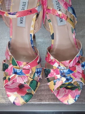 Πέδιλα Steve Madden ψηλοτάκουνα καινούργια με φιάπα