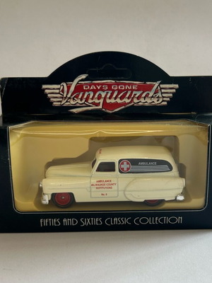 Lledo 1986 Vanguards Pontiac 1953 Delivery Van Milwaukee Ambulance Καινούργιο