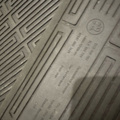 Rubber trunk mat Skoda Yeti like new, original accessory