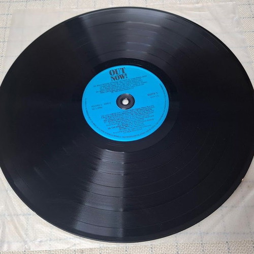 28 Hot Hits Out Now 2XLP used, pop