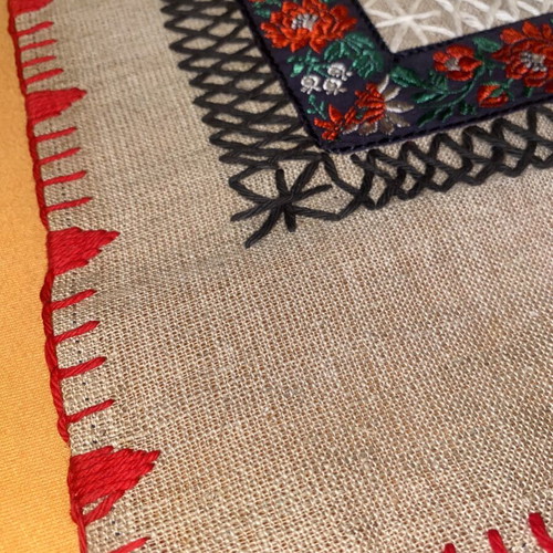 Vintage table runner on natural linen, like new, Hungarian folk embroidery