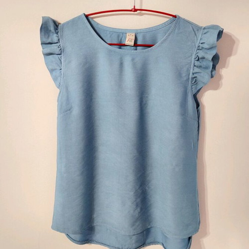 Top in beautiful blue, like new, size M