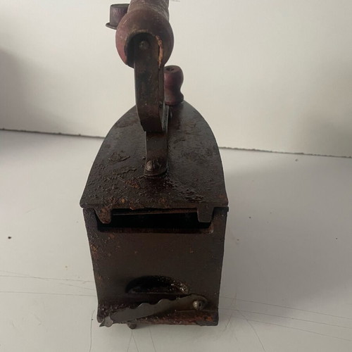 Charcoal iron used from 1968 with placement grate