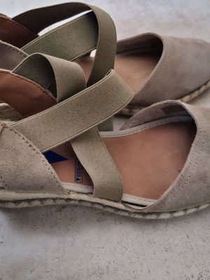 Verbenas anatomical platform shoes like new, beige