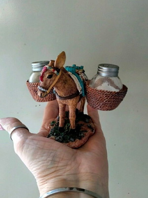Handmade donkey salt and pepper shaker like new, vintage