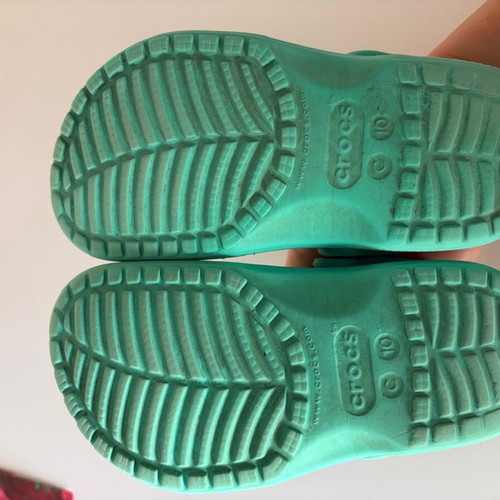 Crocs kids size C10 like new, fits 27-28