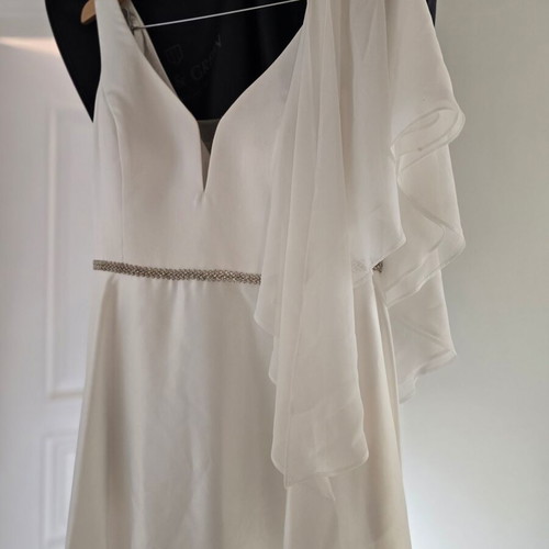 Wedding dress like new with crystals and white bolero