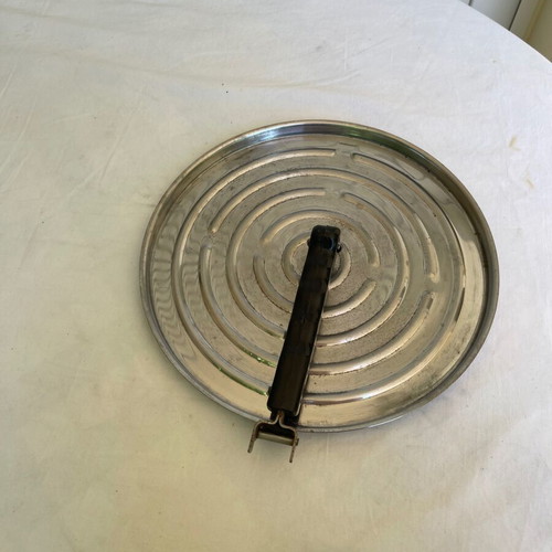 Set of used vintage kitchen items