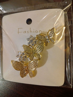 Jewelry brooch with butterflies and flowers, new, gold-colored