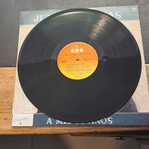 Julio Iglesias A Mis 33 Años vinyl used, excellent condition