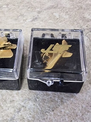 Pins with warplanes new, gold tone, set of two