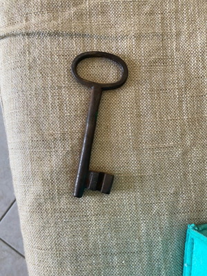 Old key used 13 centimeters