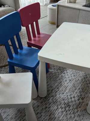 Τραπέζι και 3 καρέκλες παιδικές ΙΚΕΑ σαν καινούργιο, πλαστικά