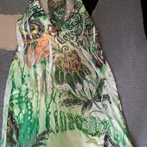 Summer dress medium like new, multicolored with back design