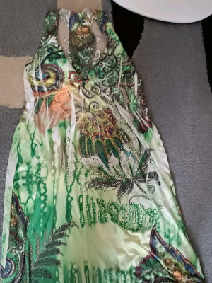 Summer dress medium like new, multicolored with back design