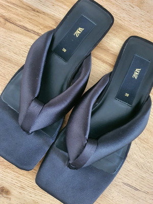 Σατεν σαγιονάρες Zara μεταχειρισμένες, μέγεθος 38, μαύρες