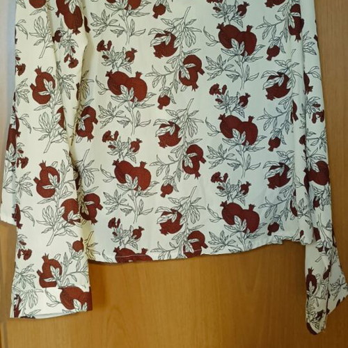 Karavan pomegranate shirt like new, size Large