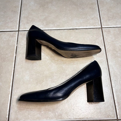 Women's leather pumps dark blue like new