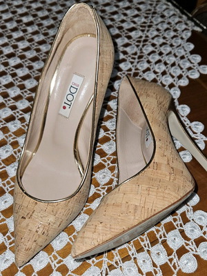 Red Dot Pumps with Cork Texture and Gold Details Size 37 Like New