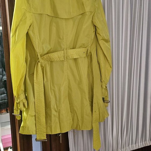 Burberry coat like new, lemon color, size S