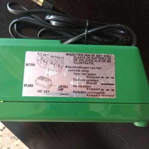 Hitachi UC12Y charger new