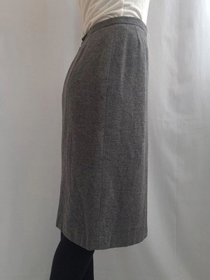 Max Mara women's wool skirt size 38 M like new, gray