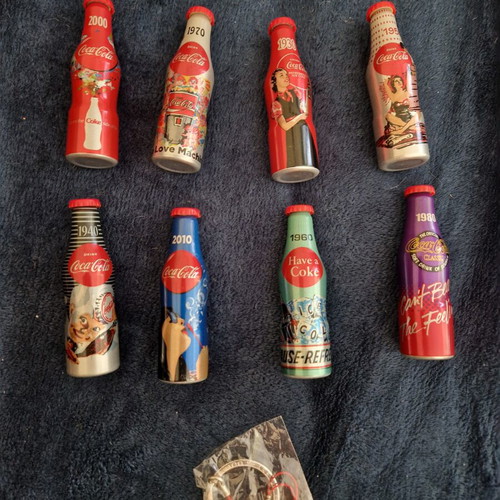 Coca-Cola collectible bottles like new, set of 8 with keychain gift