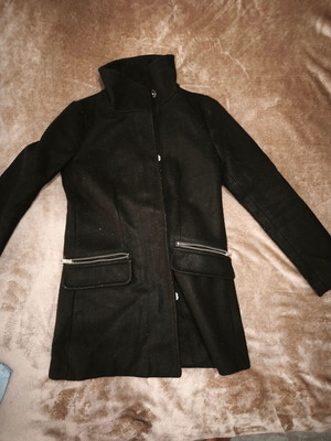 Bershka coat black like new, size XS