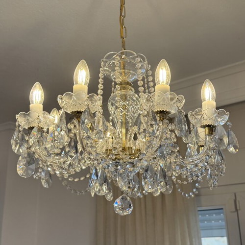 Crystal chandelier with 8 lights
