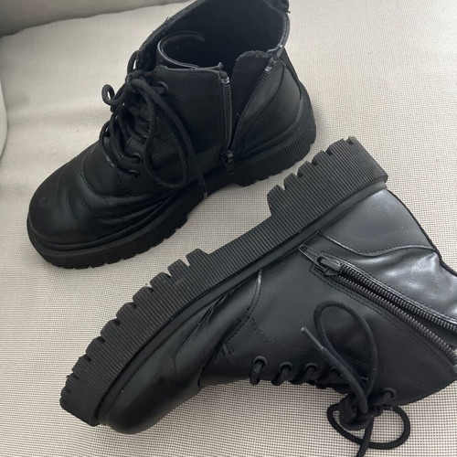 Zara boots size 34, black