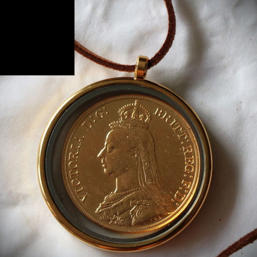 English Victoria Gold-Plated Pentoliro Coin Pendant New