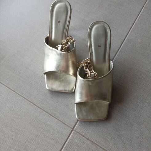 Mules gold like new with chain and low heel