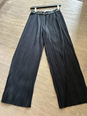 Calvin Klein pleated palazzo pants like new, size S-M, black and blue