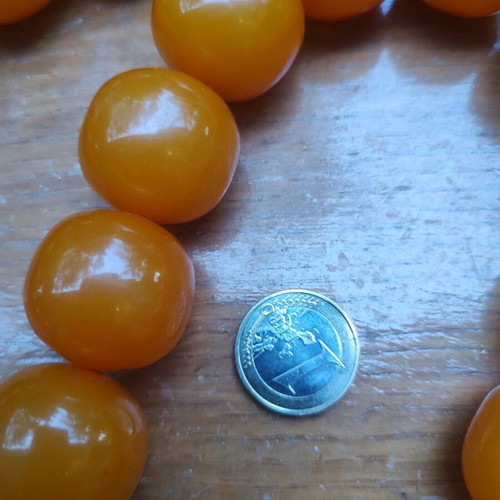 Worry beads used, large heavy bakelite paste komboloi