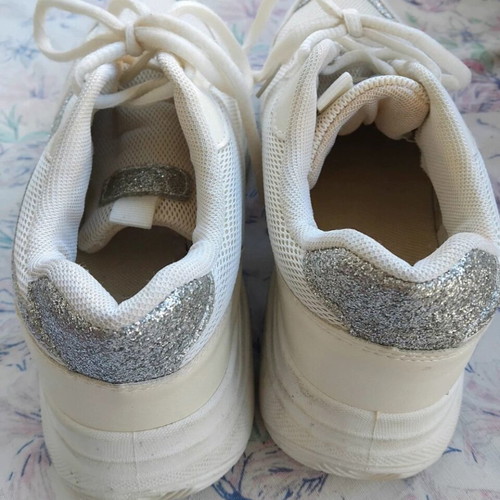 White athletic shoes like new, size 40 with silver details