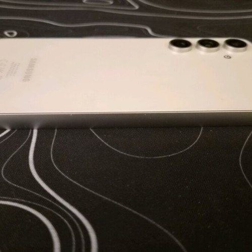 Samsung Galaxy S23 FE 8GB RAM 128GB white like new