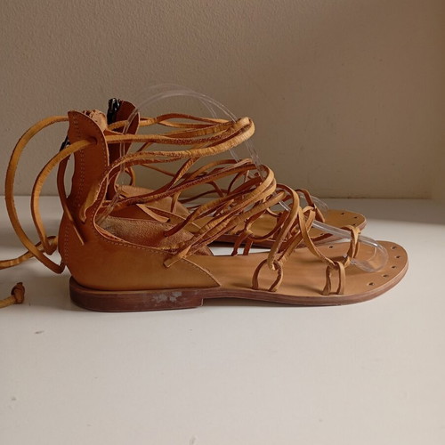 Zara leather women's sandals size 39, beige