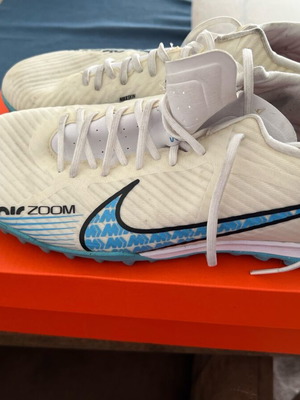 Nike football sports shoes used, white, size 45.5