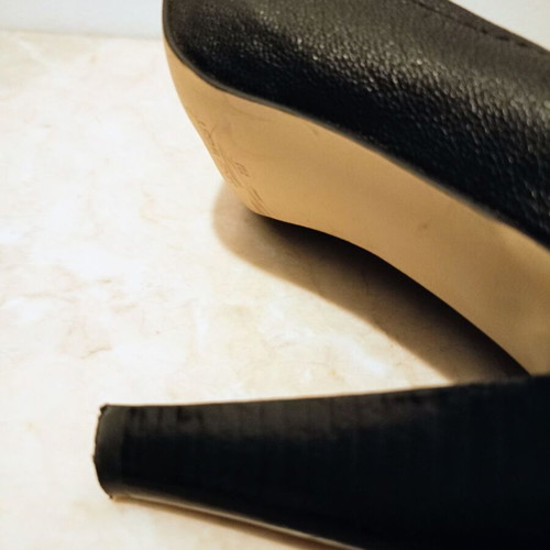 Nine West leather black pumps with gold details used