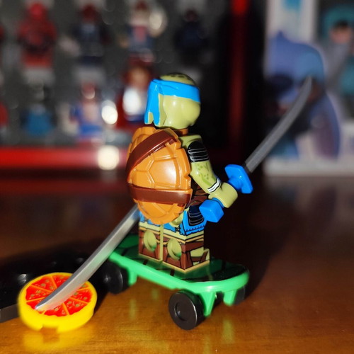 Leonardo Teenage Mutant Ninja Turtles figure like new with accessories