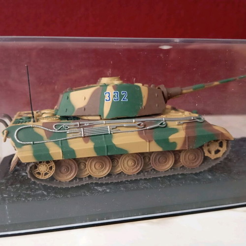 Metal model of German Tiger II tank like new