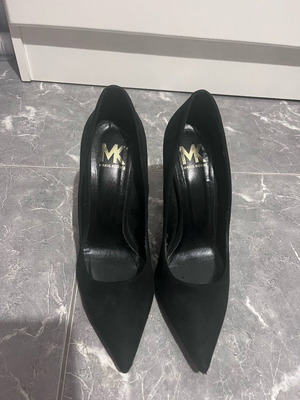 Makis Kotris Castor Pumps size 39 like new, black, 10.5 cm heel